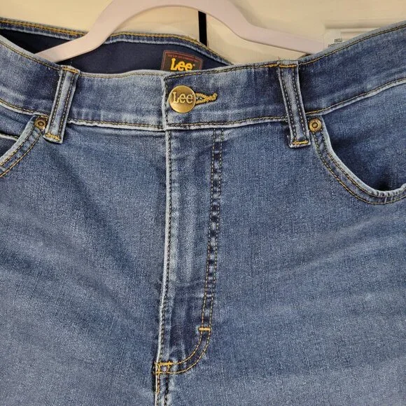 LEE JEANS 14 Short LIKE NEW - Picture 2 of 8